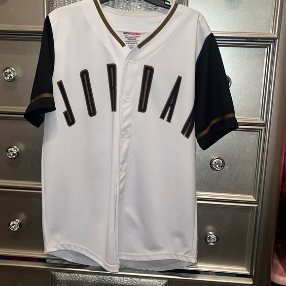 Sneak gallery, Jordan shirt with air Jordan. - Picture 1 of 3